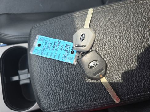 Used 2013 Subaru Outback 2.5i Limited w/ Popular Pkg 3 AWD/4WD image 38