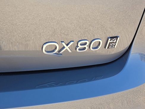 Used 2025 INFINITI QX80 Sensory image 16