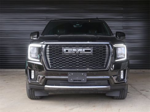 Used 2023 GMC Yukon Denali Ultimate image 10