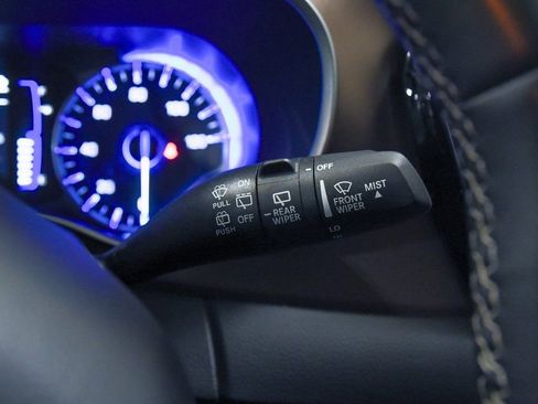 Used 2023 Chrysler Voyager LX image 23