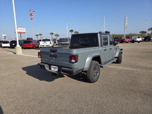 Used 2025 Jeep Gladiator Sport AWD/4WD image 7