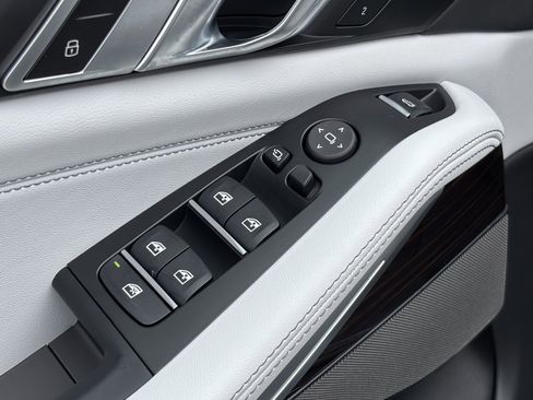 Used 2026 BMW X5 sDrive40i w/ M Sport Package image 14