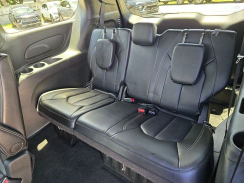 Used 2025 Chrysler Pacifica Select FWD image 29