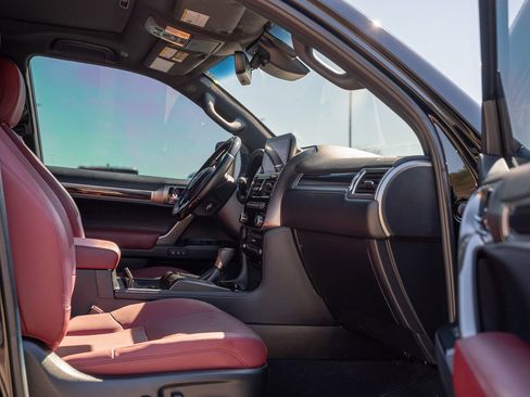 Used 2023 Lexus GX 460 Premium w/ Premium Package image 14