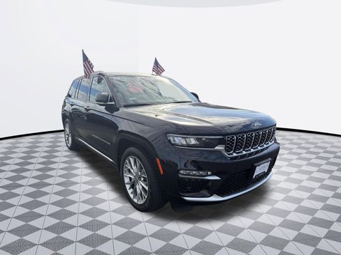 Used 2022 Jeep Grand Cherokee Summit w/ Luxury Tech Group V image 4