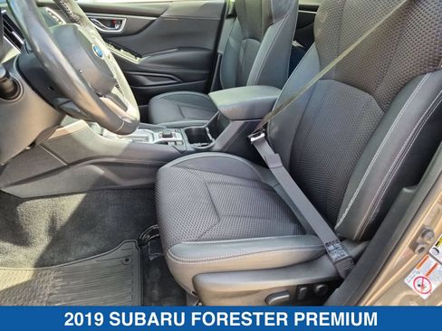 Used 2019 Subaru Forester Premium AWD/4WD image 18