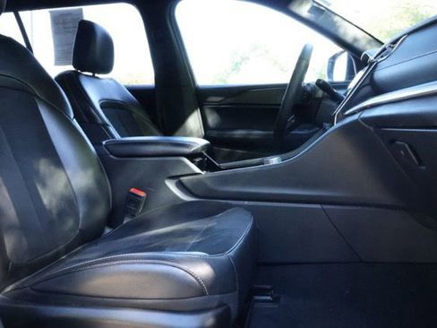 Used 2023 Jeep Grand Cherokee L Laredo image 4