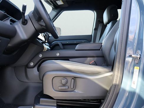 New 2026 Land Rover Defender 110 X-Dynamic SE AWD/4WD image 36