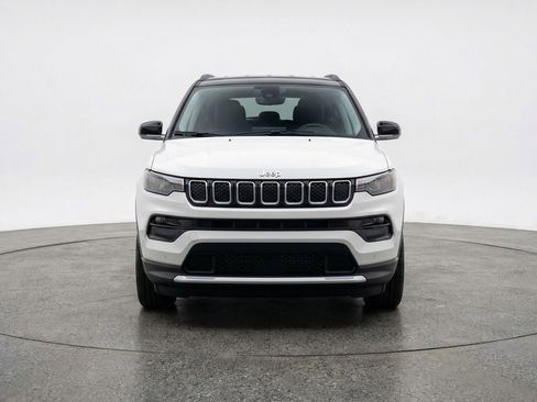Used 2025 Jeep Compass Limited AWD/4WD image 2