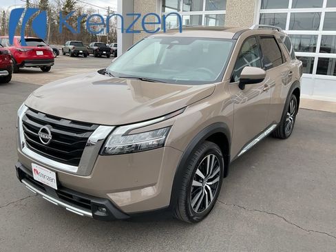 Used 2023 Nissan Pathfinder Platinum image 1