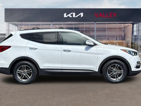 Used 2017 Hyundai Santa Fe Sport FWD image 3