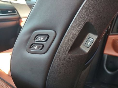 Used 2026 Kia Carnival EX FWD image 20