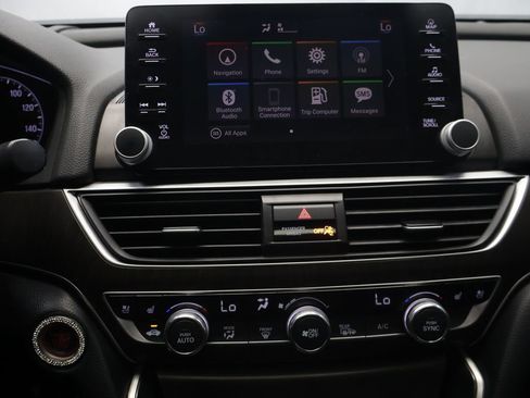 Used 2018 Honda Accord Touring image 22