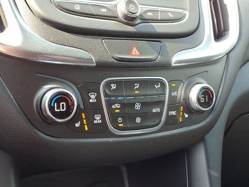 Used 2018 Chevrolet Equinox LT FWD image 17