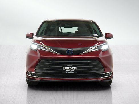Used 2021 Toyota Sienna XLE AWD/4WD image 8