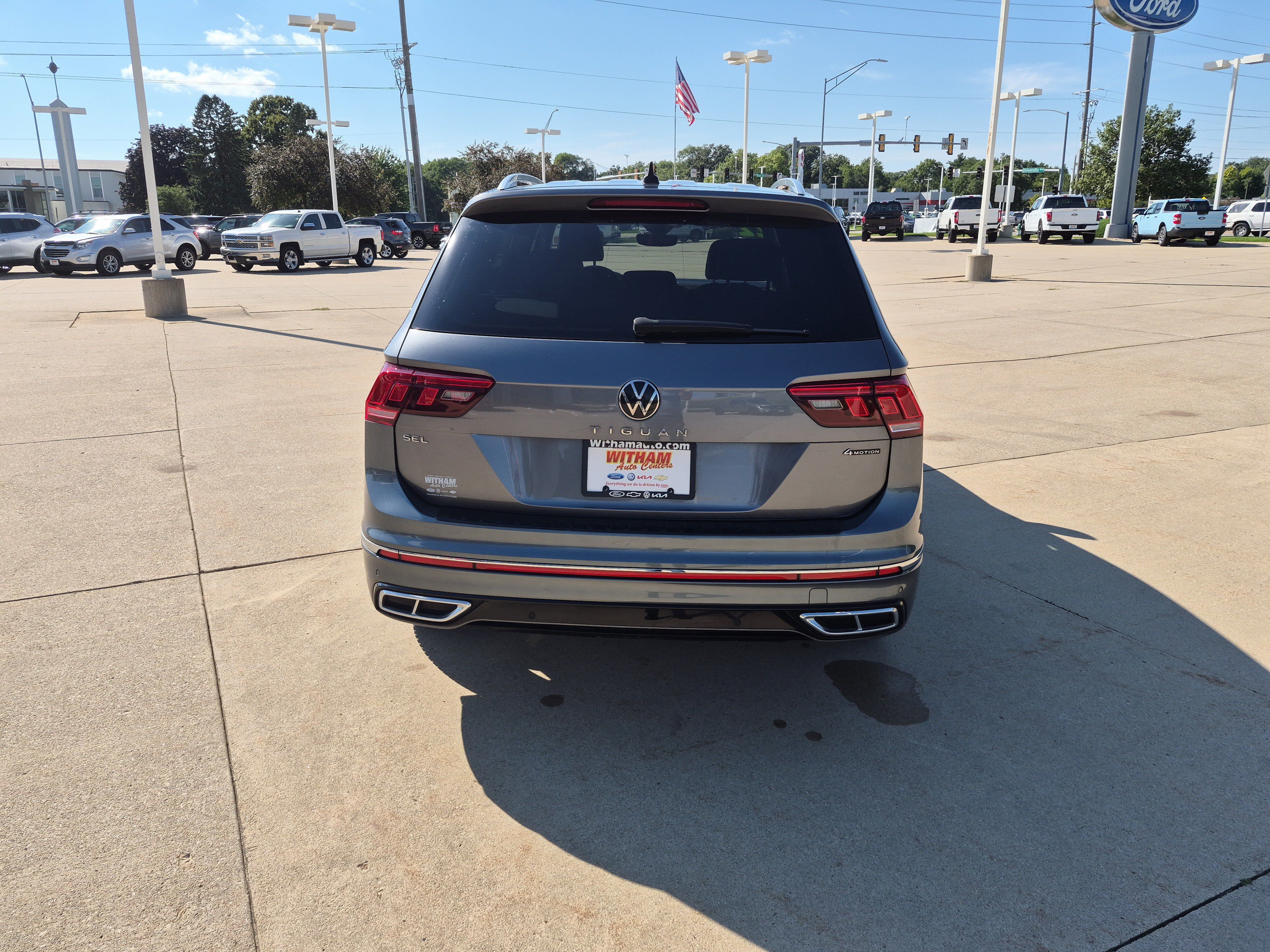 Used 2022 Volkswagen Tiguan SEL R-Line AWD/4WD image 5