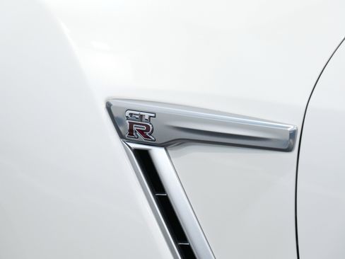 Used 2015 Nissan GT-R Black Edition image 21