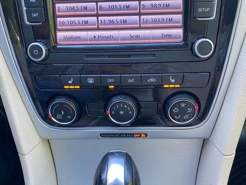 Used 2013 Volkswagen Passat 2.5 SE FWD image 28
