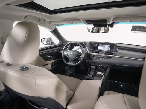 Certified 2020 Lexus ES 300h w/ Premium Package image 16