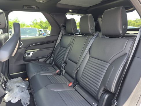 New 2025 Land Rover Discovery S image 18