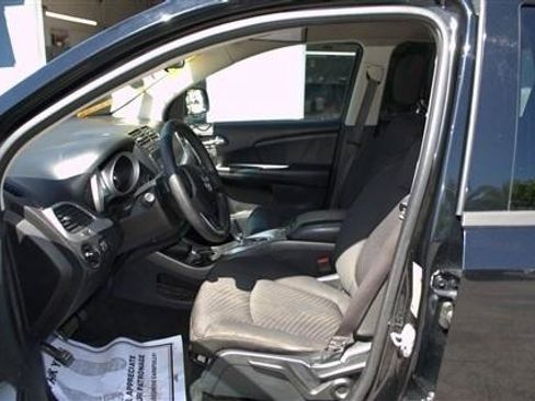 Used 2017 Dodge Journey SE FWD image 12
