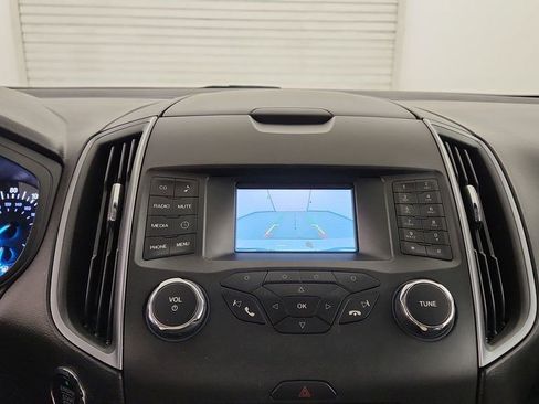 Used 2017 Ford Edge SE image 23