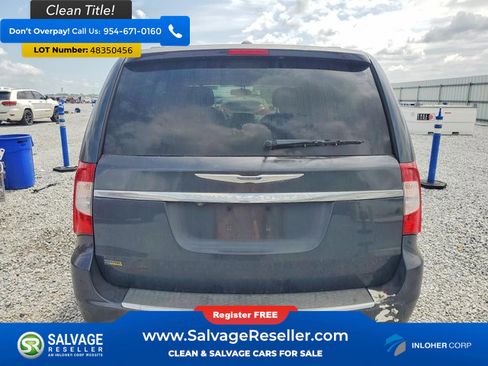 Used 2014 Chrysler Town & Country Touring FWD image 8