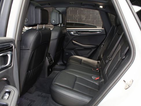 Used 2025 Porsche Macan w/ Premium Package Plus AWD/4WD image 40