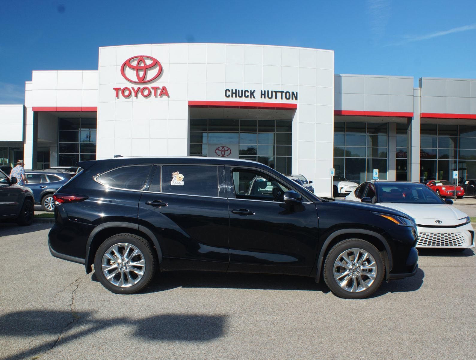 Used 2024 Toyota Highlander Limited FWD image 1