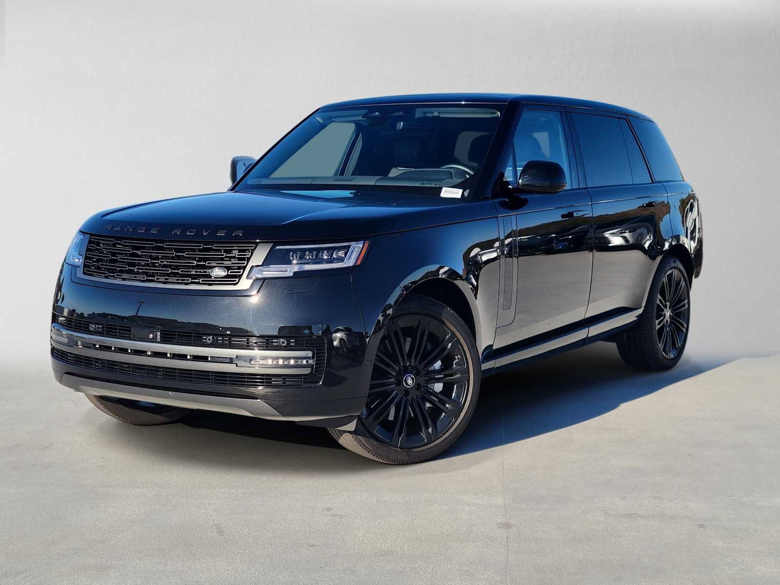 Used 2025 Land Rover Range Rover Long Wheelbase SE AWD/4WD image 1