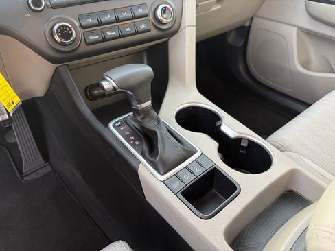 Used 2022 Kia Sportage LX image 14