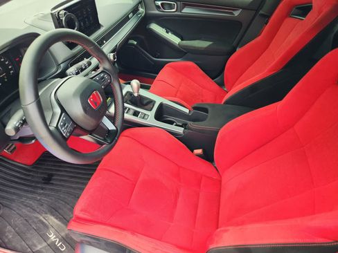 Used 2024 Honda Civic Type R image 2