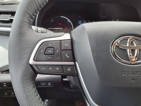 Used 2026 Toyota Sienna XLE FWD image 22