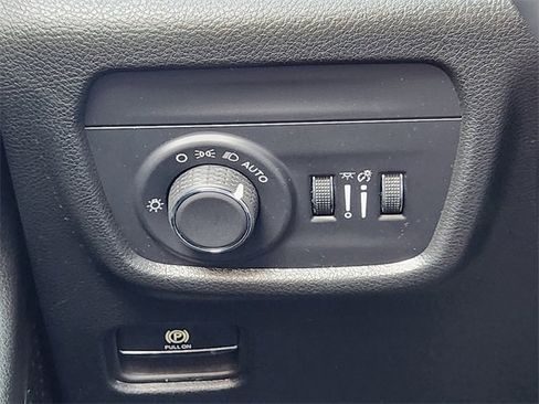 Certified 2025 Jeep Grand Cherokee Altitude image 19