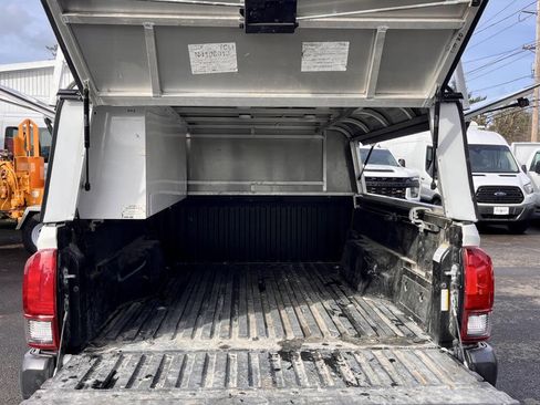Used 2022 Toyota Tacoma SR image 5