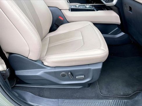 Used 2024 Ford Expedition Limited image 39