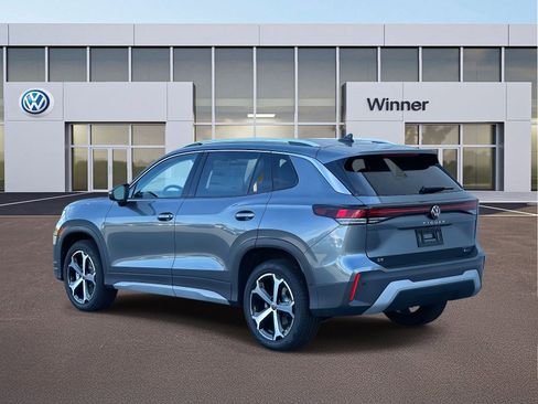 New 2025 Volkswagen Tiguan SE image 3