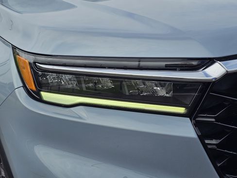 Used 2024 Honda Pilot Touring image 4