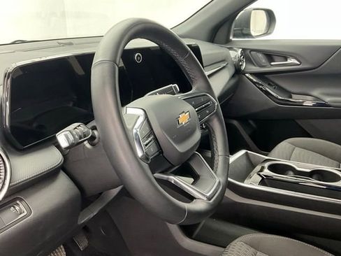 Used 2025 Chevrolet Equinox LT image 16