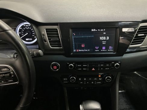 Used 2019 Kia Niro S Touring image 7