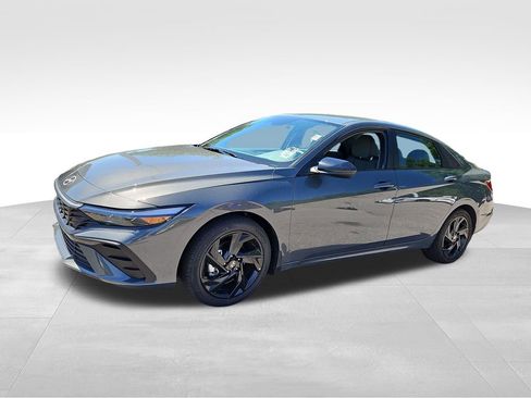 Used 2026 Hyundai Elantra Sport FWD image 3