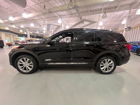 Used 2020 Ford Explorer XLT w/ Equipment Group 202A image 3