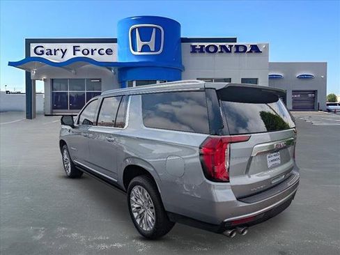 Used 2024 GMC Yukon XL Denali w/ Advanced Technology Package image 3