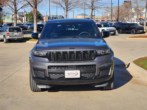 Used 2025 Jeep Grand Cherokee L Altitude image 2