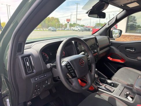 Used 2025 Nissan Frontier PRO-4X w/ Pro Convenience Package image 4