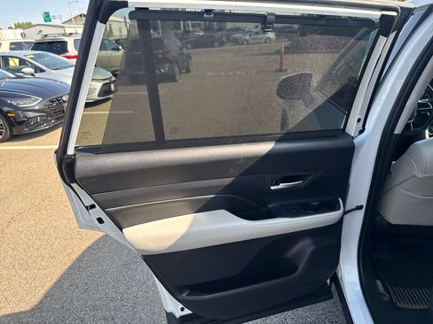 Used 2024 Toyota Grand Highlander AWD image 40