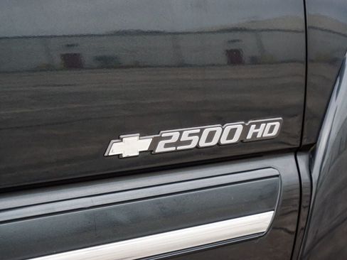 Used 2004 Chevrolet Silverado 2500 LS AWD/4WD image 55