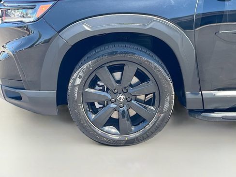 Used 2025 Honda Pilot Black Edition image 34