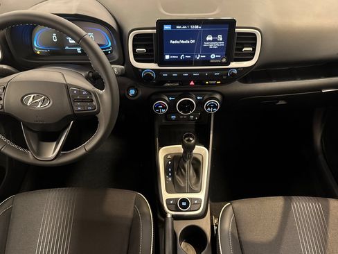 Used 2026 Hyundai Venue SEL FWD image 13
