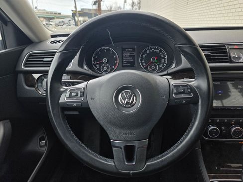Used 2014 Volkswagen Passat 1.8T SEL Premium FWD image 18
